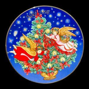 Vintage AVON Collector Plate "Trimming the Tree" 1996 Christmas Plate